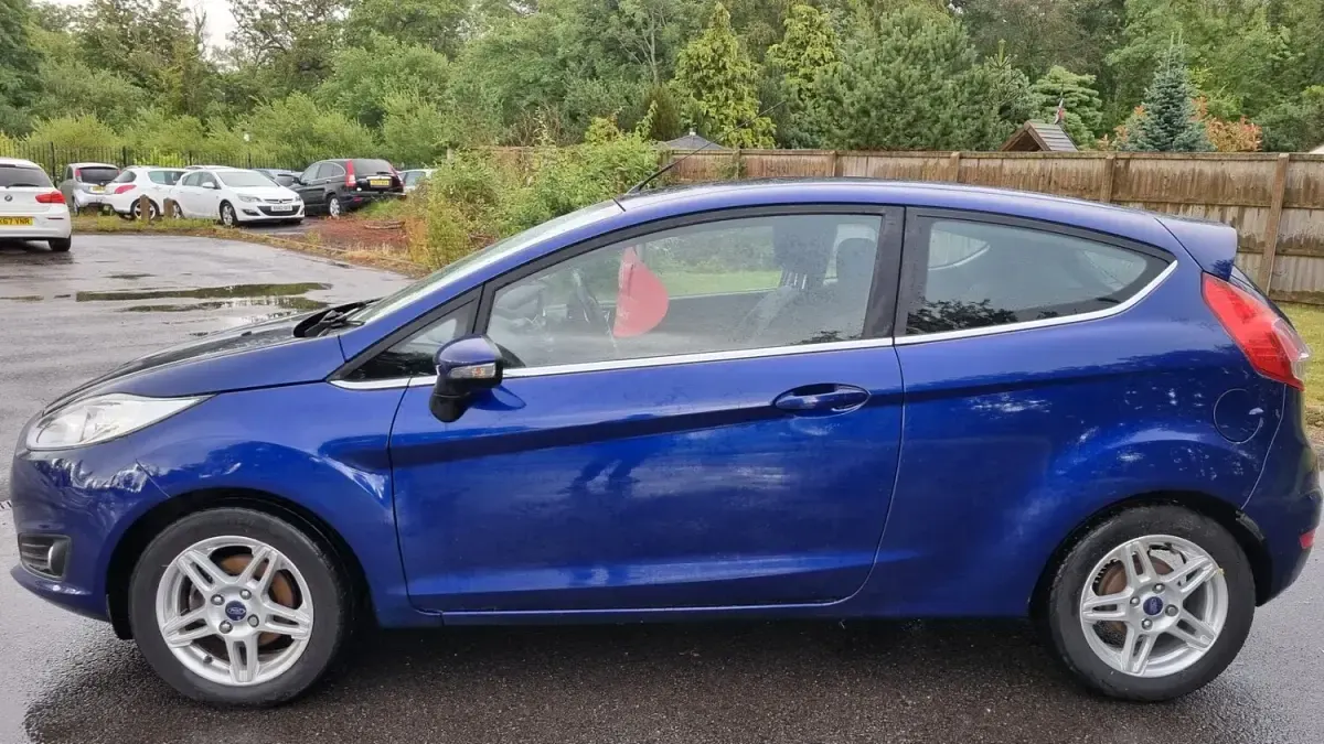Used Ford Fiesta Zetec 125 HP (91 kW) 2013 Blue Hatchback