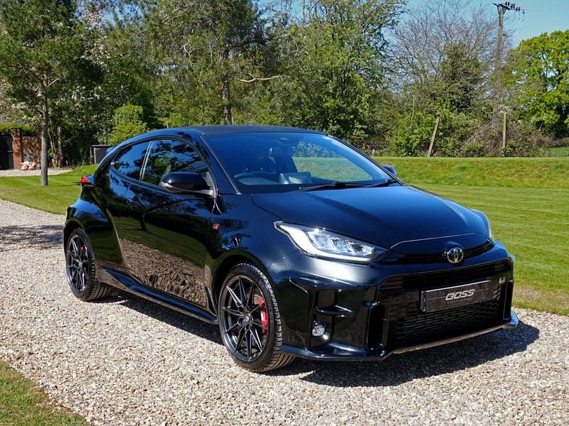 Używany Toyota Yaris 2021 Czarny Hatchback