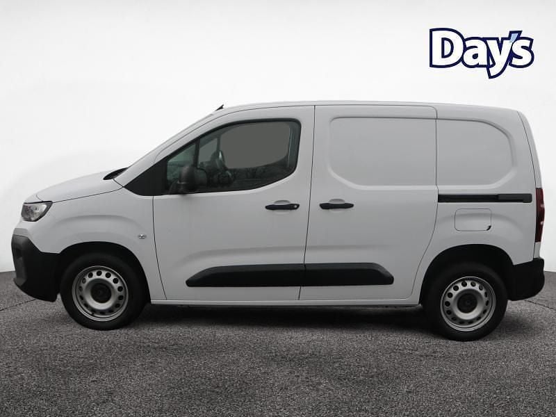 Used Citroën Berlingo 100 HP (73 kW) 2024 White MPV