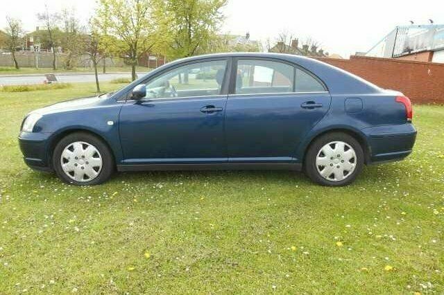 Used Toyota Avensis 127 HP (93 kW) 2004 Sedan