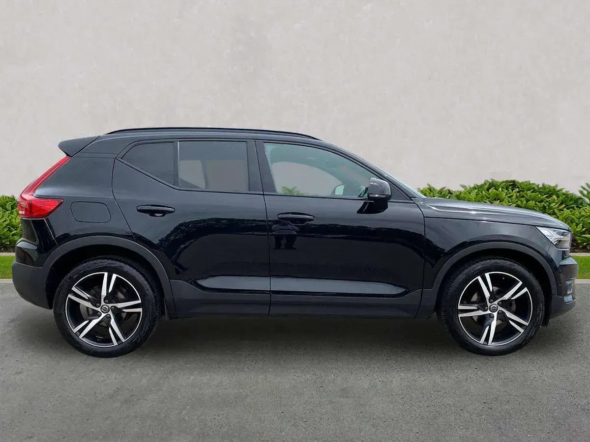 Used Volvo XC40 R-Design 163 HP (119 kW) 2021 Black SUV