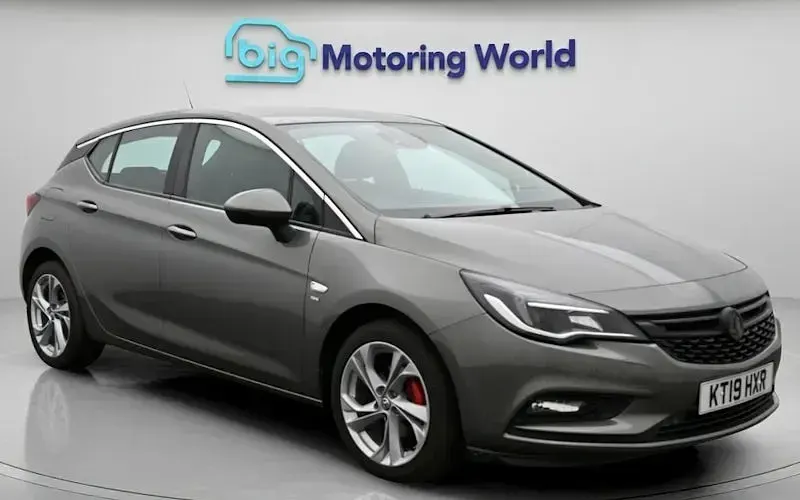 Used Vauxhall Astra SRi 105 HP (77 kW) 2019 Hatchback