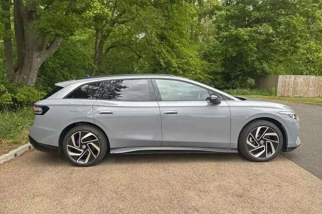 Nouă VW ID.7 210 kW (286 CP) 2025