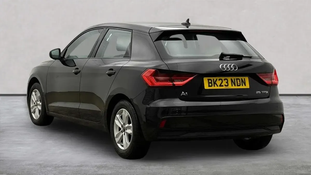 Używany Audi A1 Business 95 KM (69 kW) 2023 Czarny SUV
