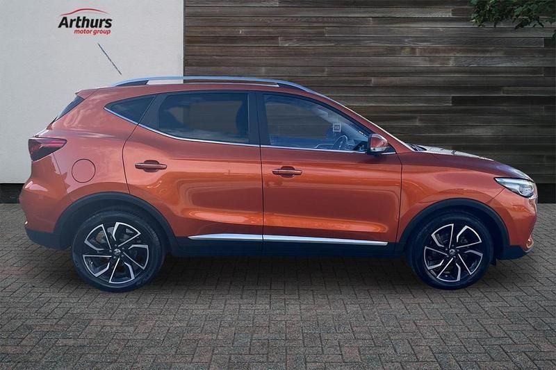 Used MG ZS Exclusive 105 HP (77 kW) 2023 Orange SUV