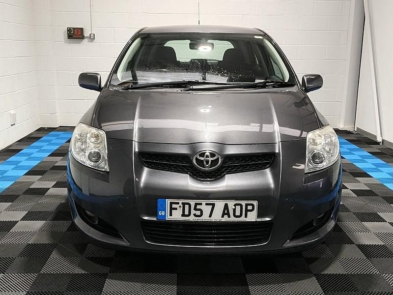 Used Toyota Auris 124 HP (91 kW) 2007 Grey Hatchback