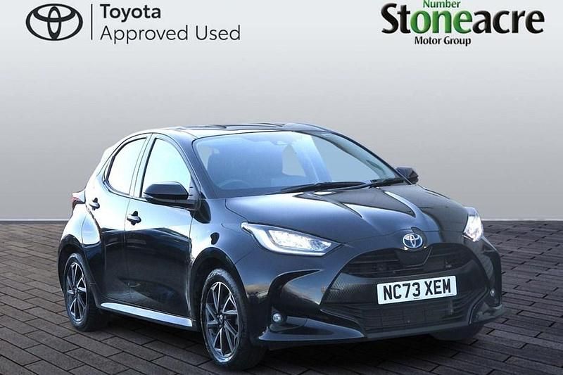 Used Toyota Yaris Hybrid Design 2023
