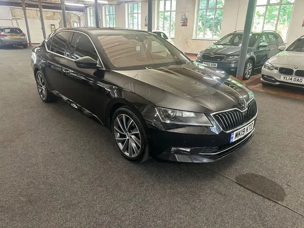 Used Skoda Superb LAURIN & KLEMENT 150 HP (110 kW) 2019 Black Hatchback