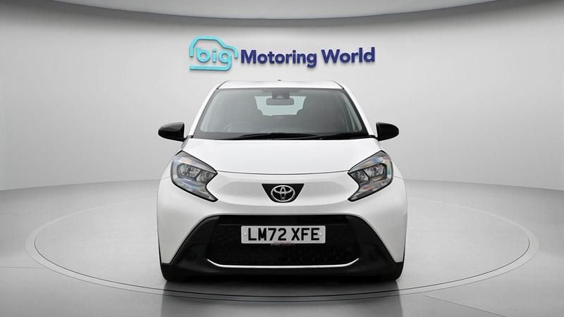 Used Toyota Aygo X PURE 72 HP (52 kW) 2022 White SUV