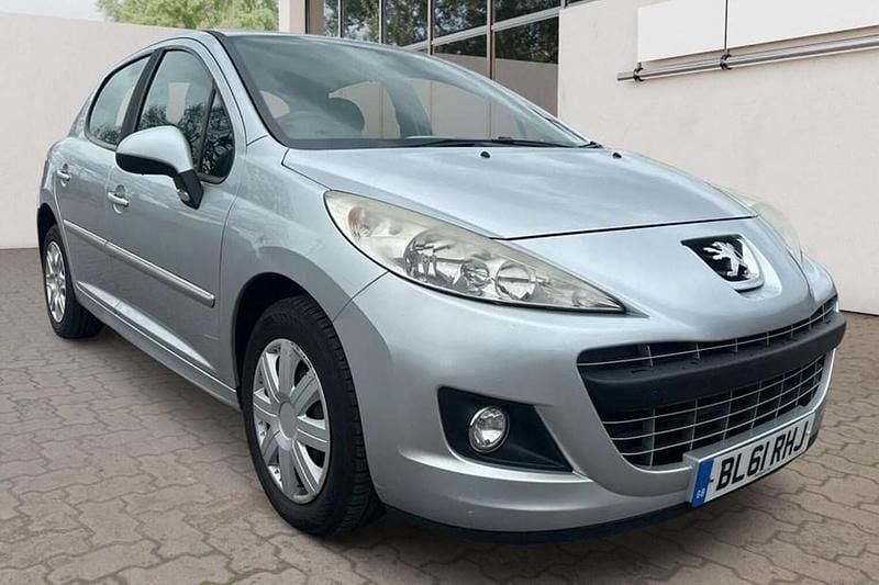 Used Peugeot 207 Active 75 HP (55 kW) 2012 Silver Hatchback