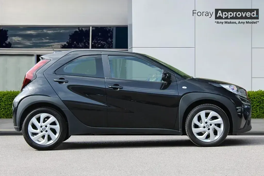 Used Toyota Aygo X PURE 72 HP (52 kW) 2024 Black SUV