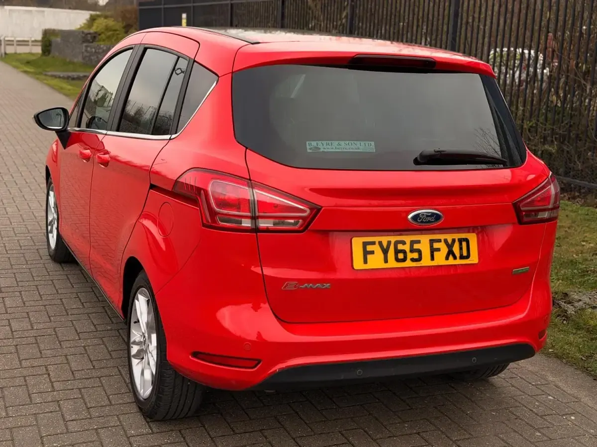 Używany Ford B-MAX Titanium X 2015 Czerwony Minivan