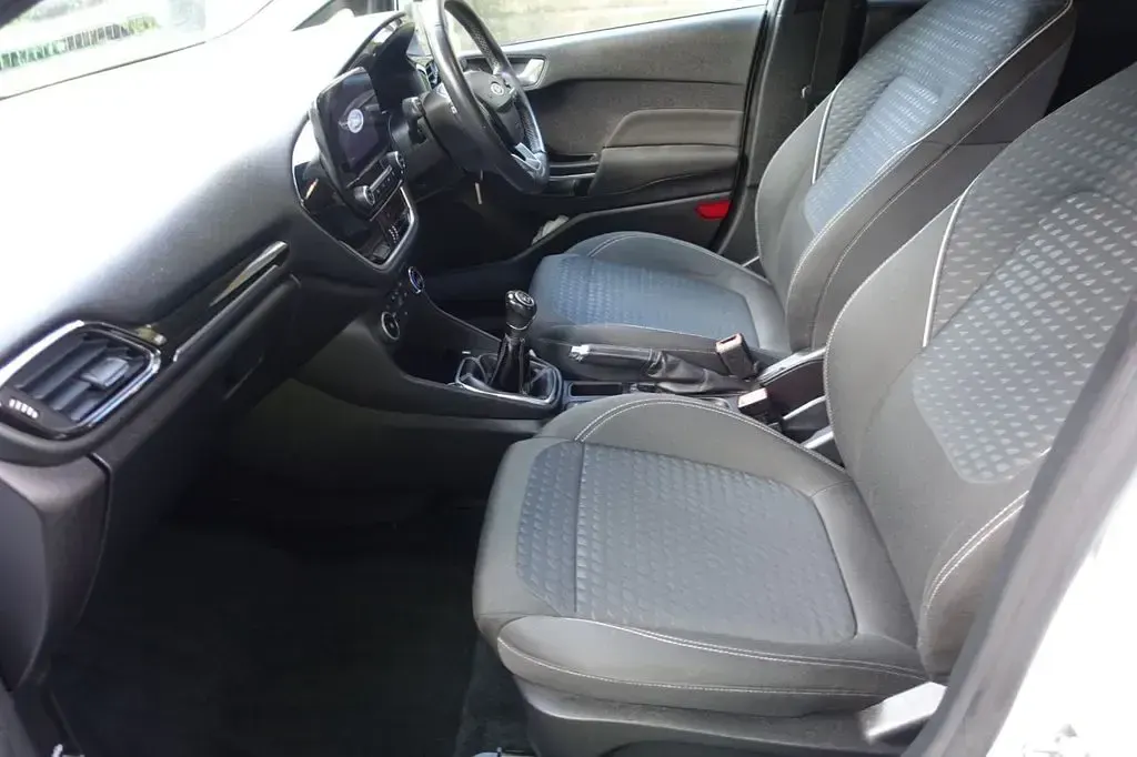 Used Ford Fiesta Zetec 85 HP (62 kW) 2017 White Hatchback