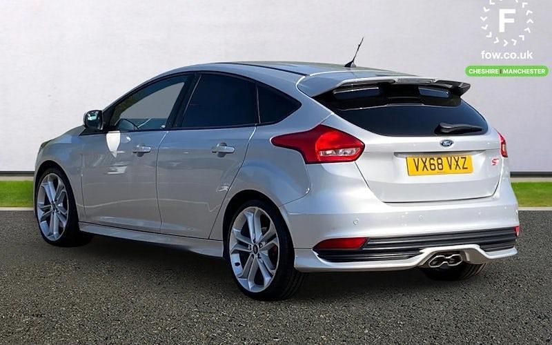 Used Ford Focus Style 185 HP (136 kW) 2017 Silver Hatchback
