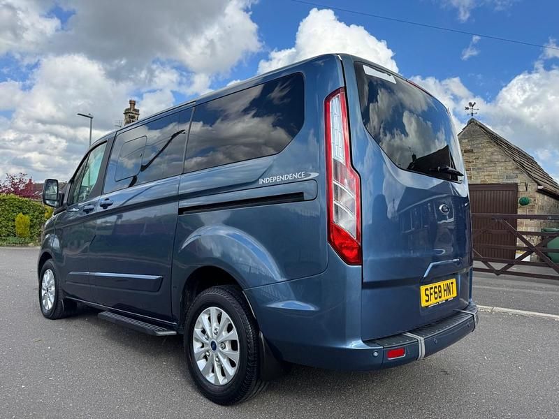 Usado Ford Tourneo Titanium 2018 Azul Monovolume