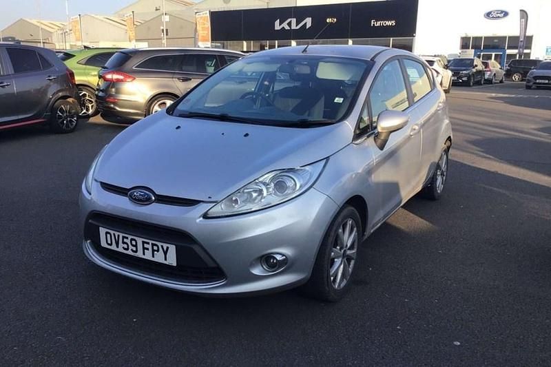 Used Ford Fiesta Zetec 67 HP (49 kW) 2009 Silver Hatchback