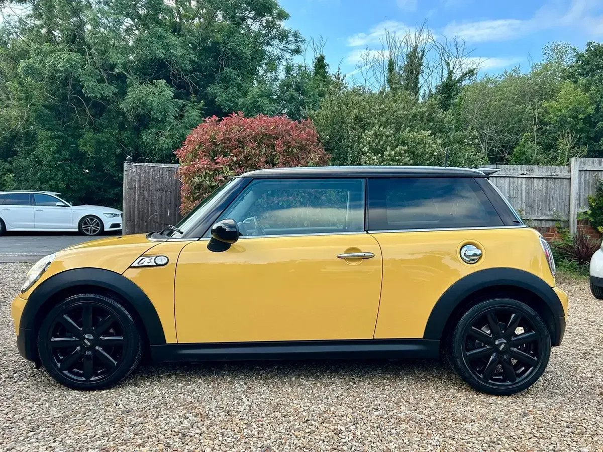 Used Mini Cooper S Hatch 175 HP (128 kW) 2007 Yellow Hatchback
