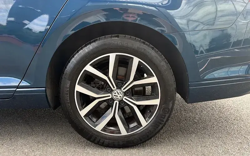 Used VW Passat SEL 150 HP (110 kW) 2019 Blue Sedan