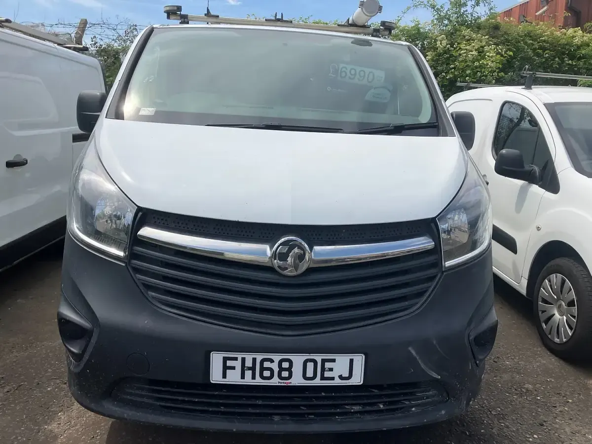 Used Vauxhall Vivaro S 95 HP (69 kW) 2019 White MPV