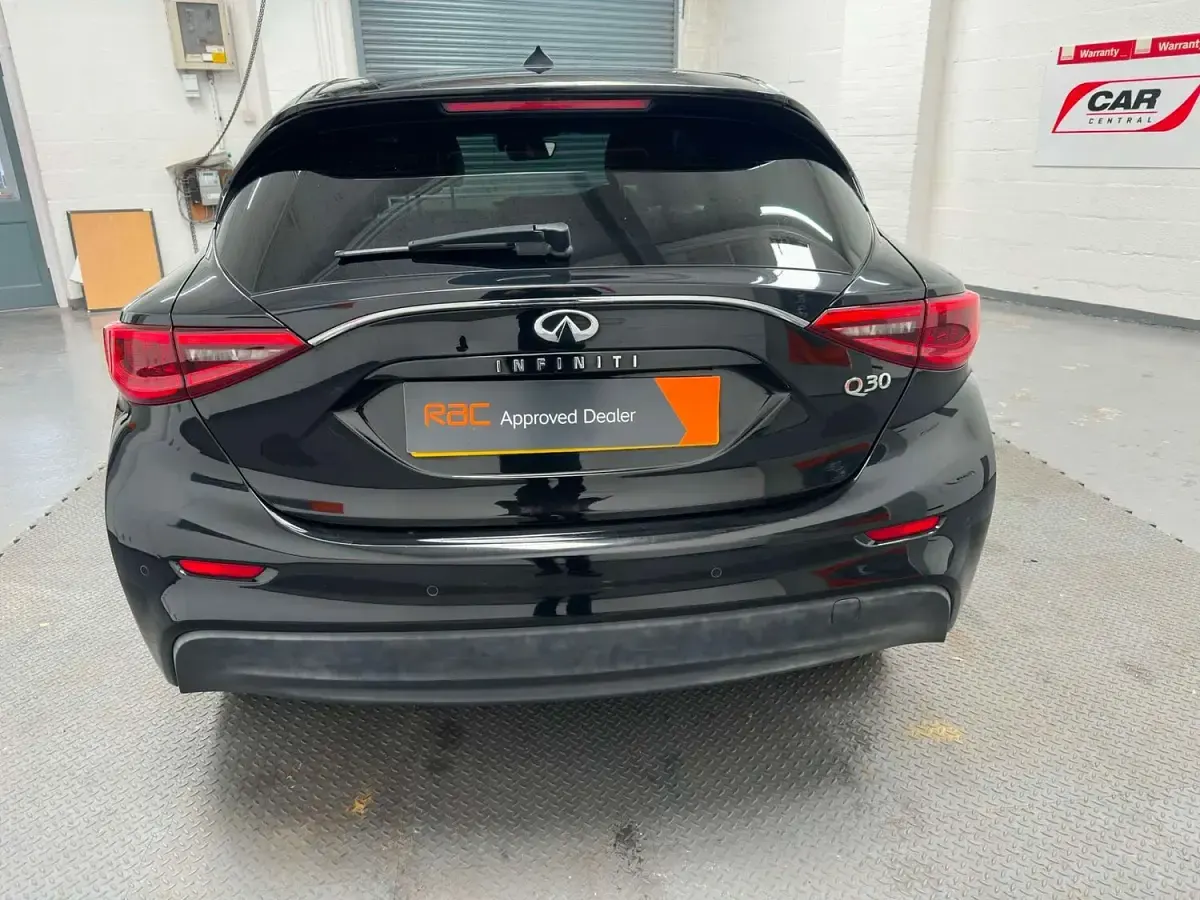 Used Infiniti Q30 Business Executive 109 HP (80 kW) 2016 Black Hatchback