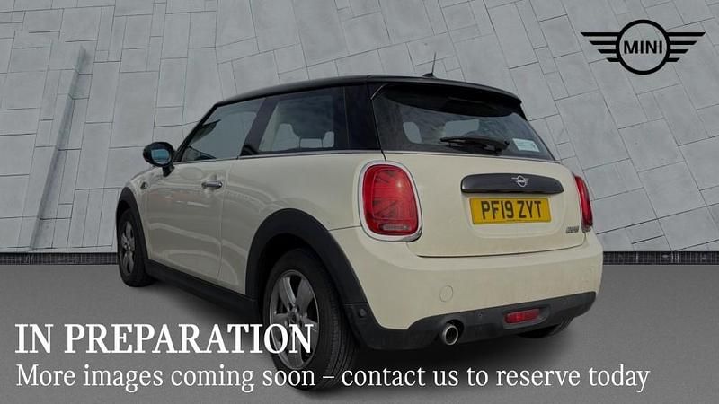 Used Mini Cooper Classic 134 HP (98 kW) 2019 White Hatchback