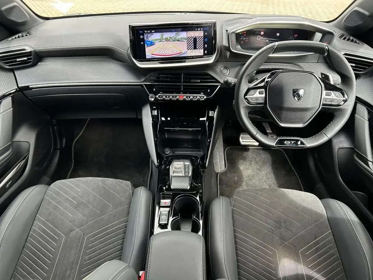 Usado Peugeot 208 Premium 143 HP (105 kW) 2025 Cinzento Citadino