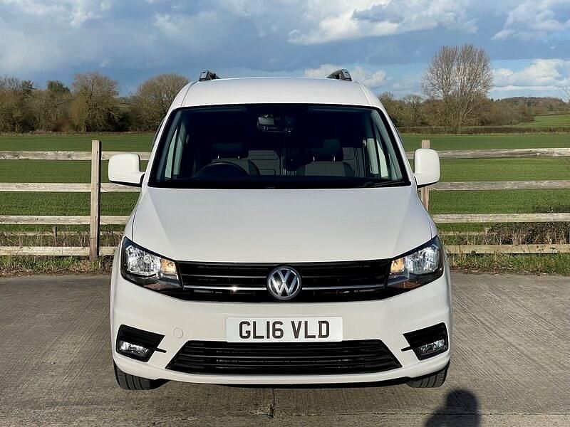Used VW Caddy Maxi Highline 102 HP (75 kW) 2016 White MPV