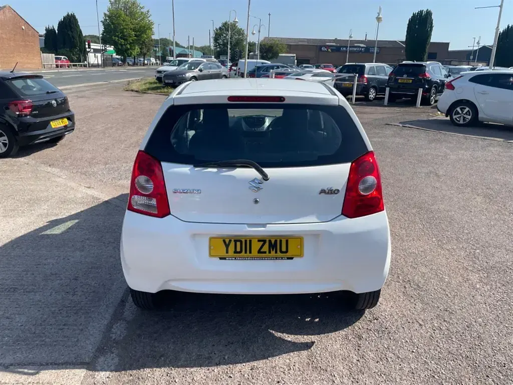 Used Suzuki Alto 2011 White Hatchback