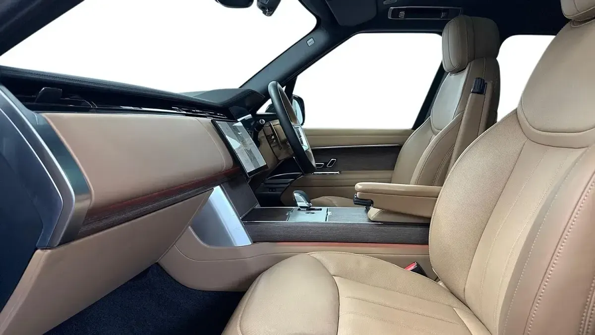 Used Land Rover Range Rover HSE 350 HP (257 kW) 2025 Silver SUV