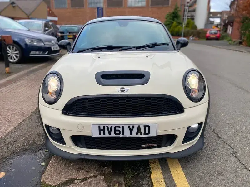Used Mini John Cooper Works Coupé 211 HP (155 kW) 2011 White Coupe