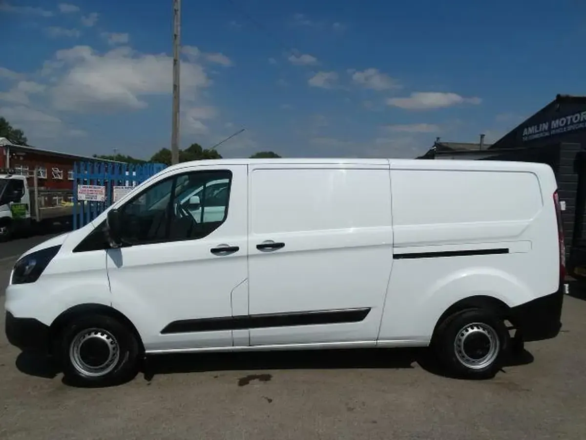 Used Ford Transit Custom S 105 HP (77 kW) 2023 White Van