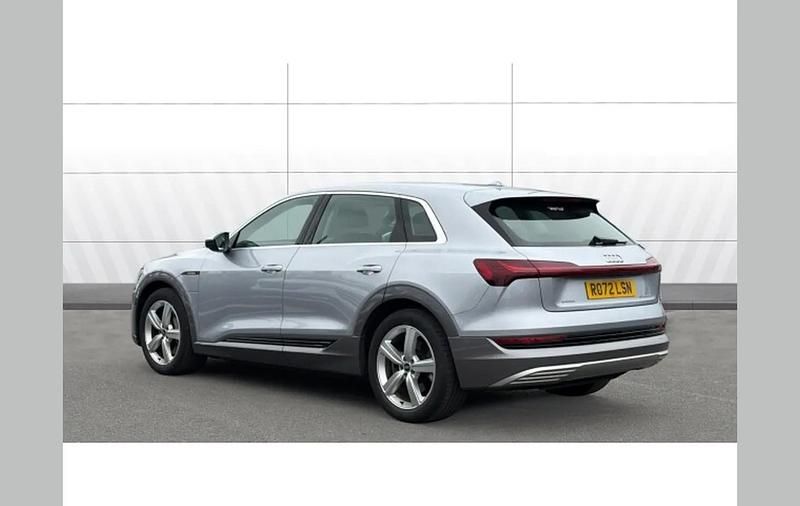 Używany Audi e-tron Advanced 230 kW (313 KM) 2022 Srebrny SUV