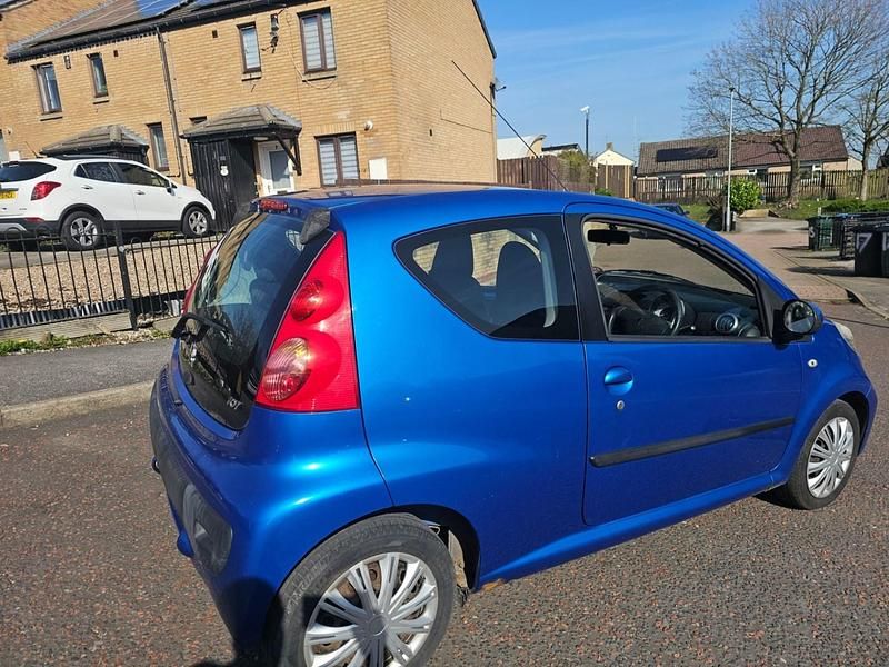 Used Peugeot 107 68 HP (50 kW) 2010 Blue Hatchback