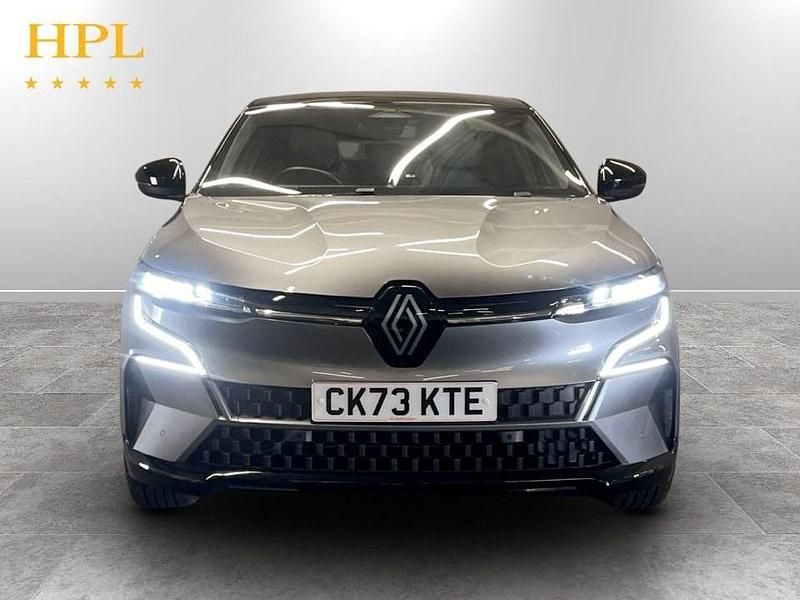 Begagnad Renault Megane E-Tech Techno 161 kW (220 HK) 2023 Grå Halvkombi