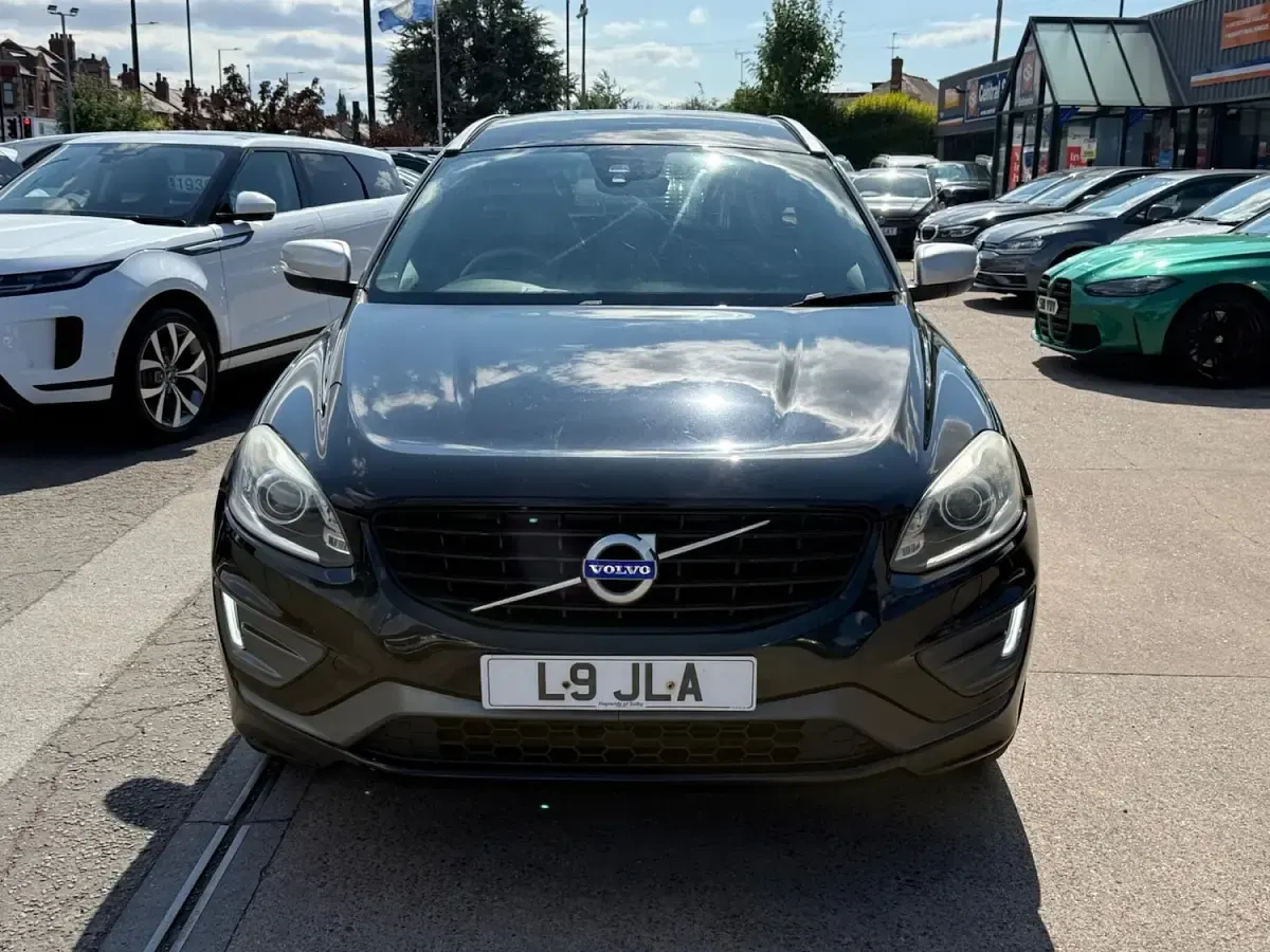 Used Volvo XC60 R-Design 190 HP (139 kW) 2016 Black SUV