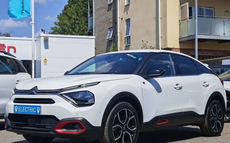 Used Citroën e-C4 Shine 100 kW (136 HP) 2021 White Hatchback