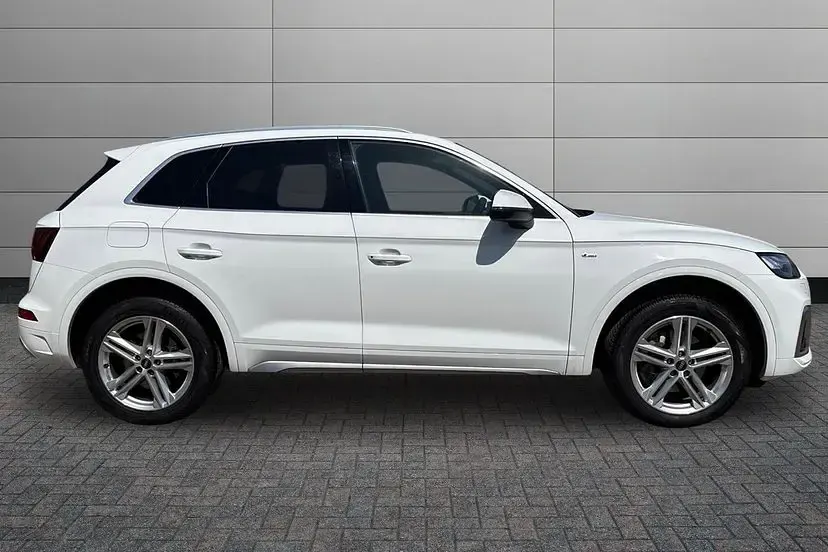 Used Audi Q5 S-Line 204 HP (150 kW) 2021 Ibis white SUV