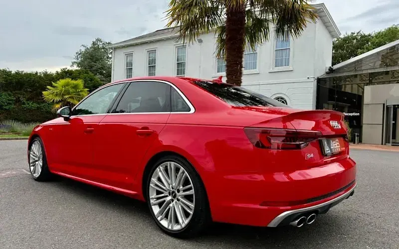 Used Audi S4 Design 354 HP (260 kW) 2018 Red Sedan
