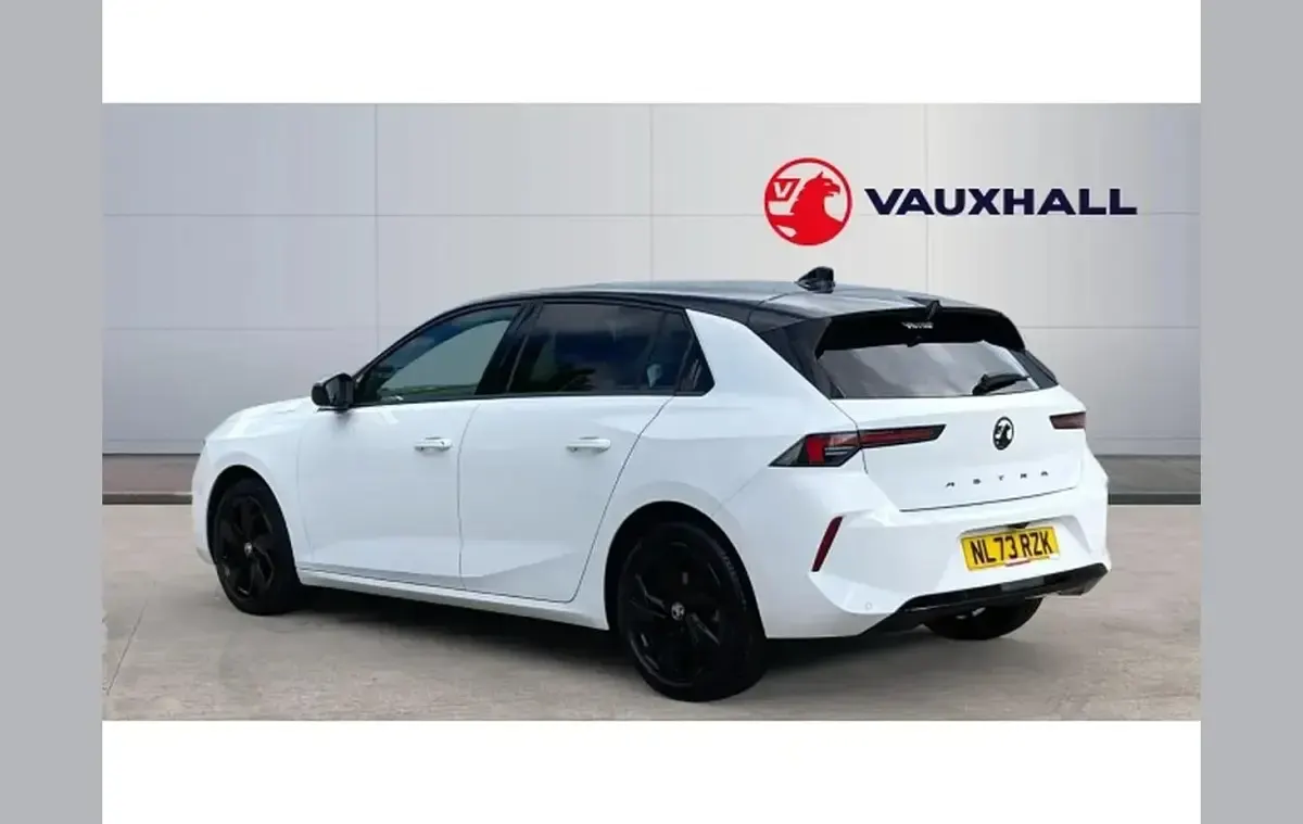 Used Vauxhall Astra 128 HP (94 kW) 2023 White Hatchback