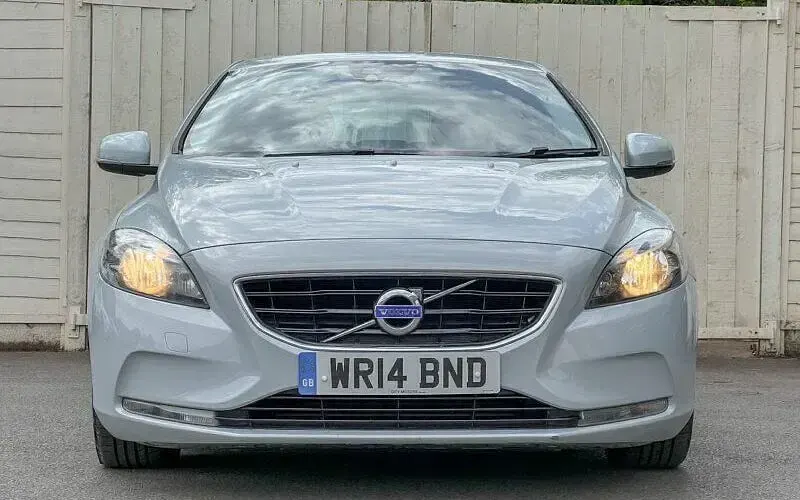 Used Volvo V40 SE 114 HP (83 kW) 2015 Hatchback