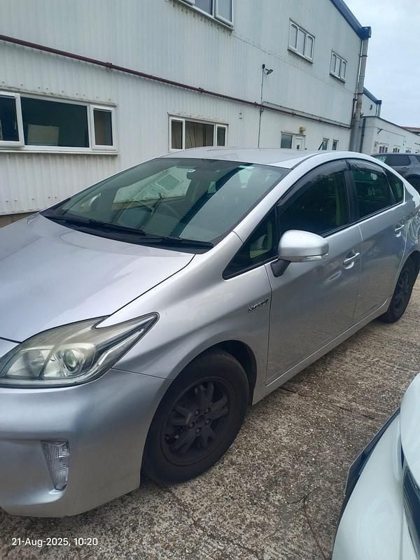 Used Toyota Prius 136 HP (100 kW) 2014 Silver Hatchback