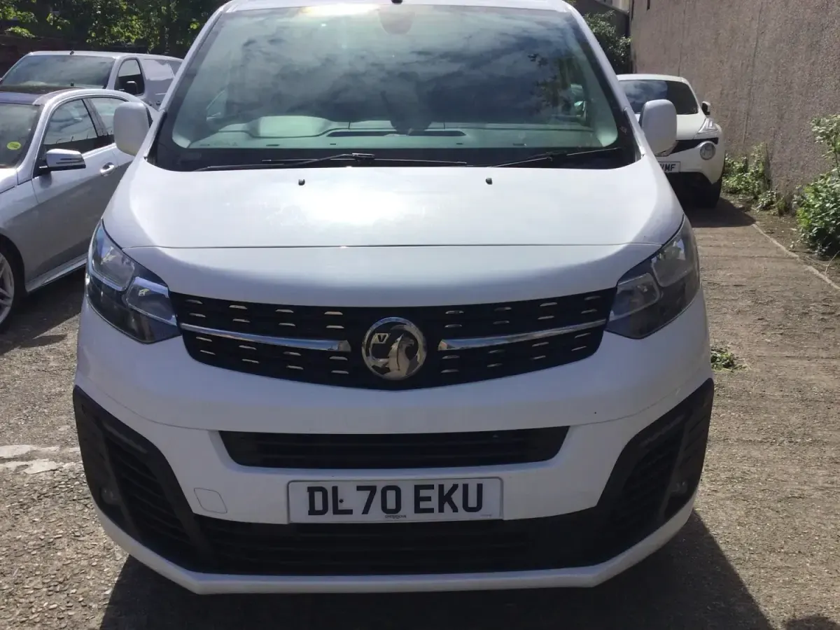 Usado Vauxhall Vivaro Sportive 100 HP (73 kW) 2020 Branco Monovolume