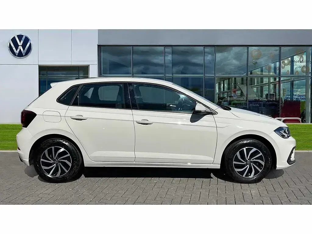 Used VW Polo Life 95 HP (69 kW) 2023 Ascot grey Hatchback