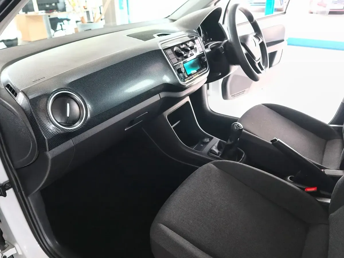 Used VW up! 65 HP (47 kW) 2021 White Hatchback