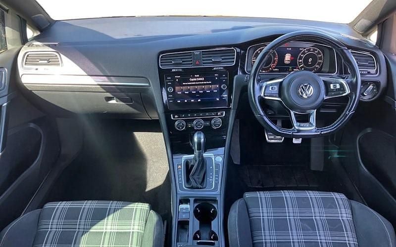 Begagnad VW Golf VII GTD 184 HK (135 kW) 2019 Vit Halvkombi