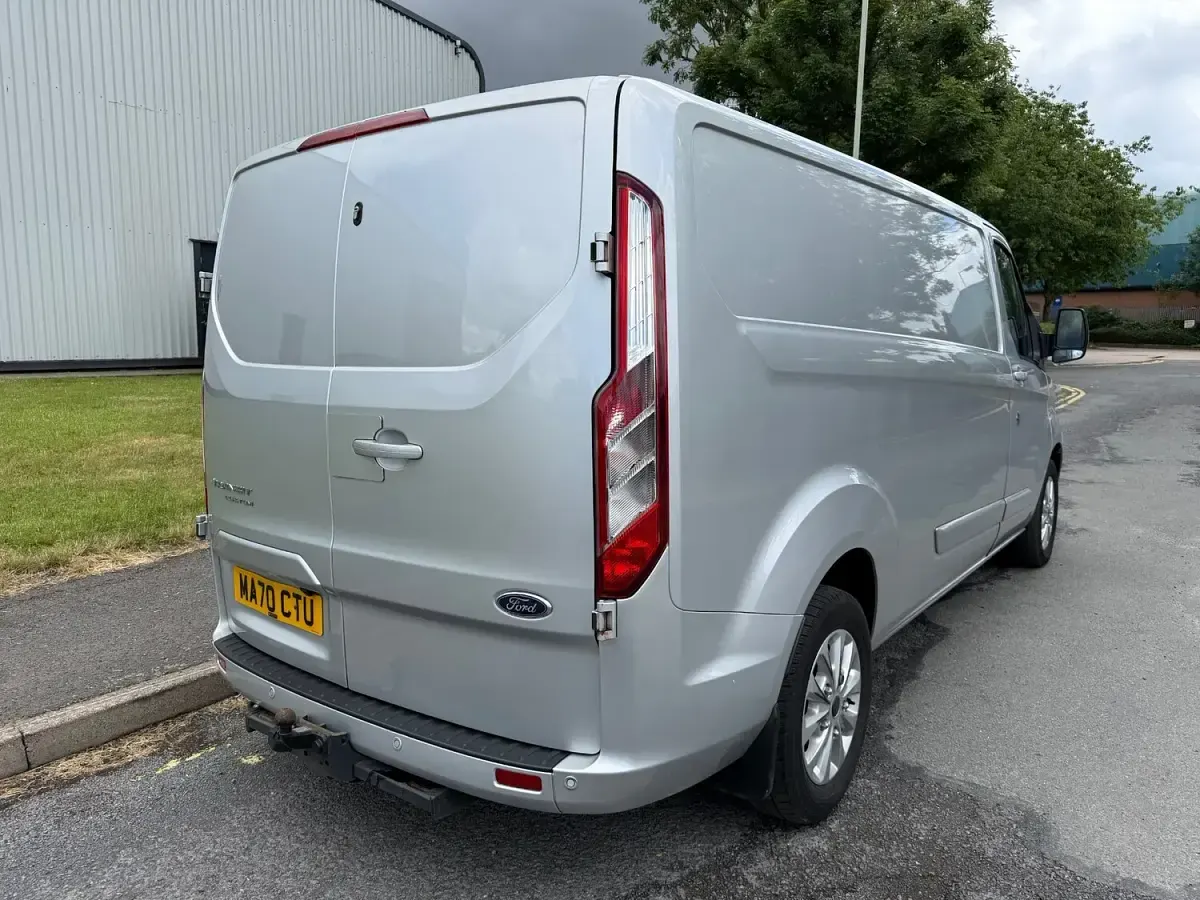 Used Ford Transit Custom Limited 130 HP (95 kW) 2020 Silver Van