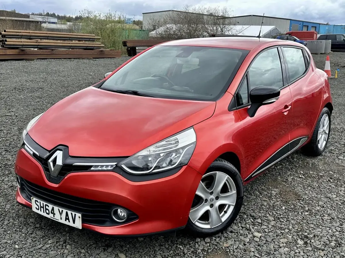 Used Renault Clio Dynamique 90 HP (66 kW) 2014 Red Hatchback
