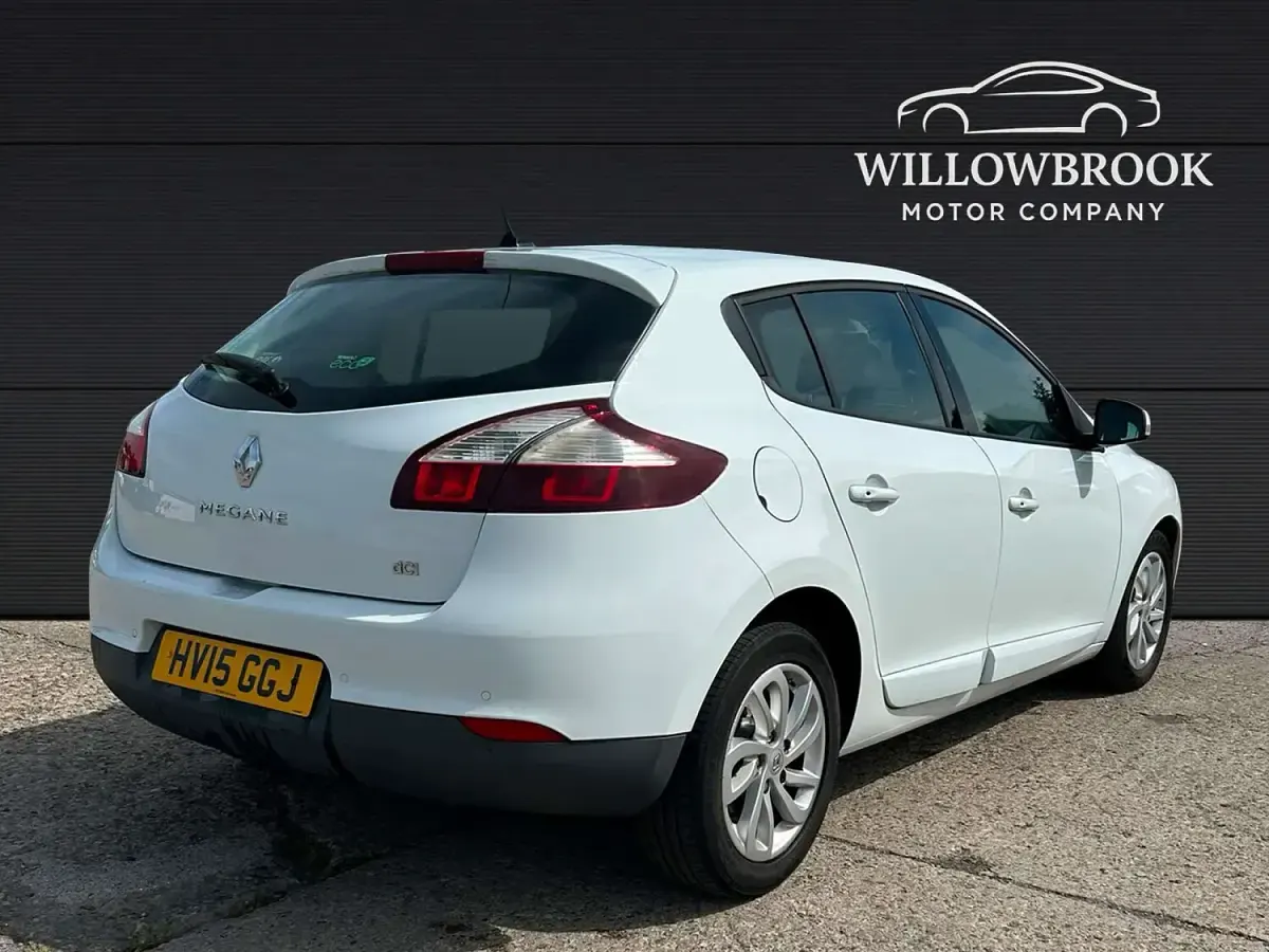 Used Renault Mégane III Dynamique 110 HP (80 kW) 2015 White Hatchback