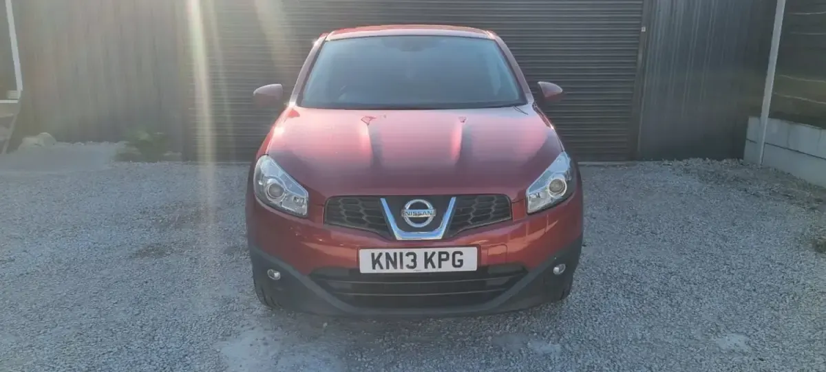 Usado Nissan Qashqai Acenta 117 HP (86 kW) 2013 Vermelho SUV