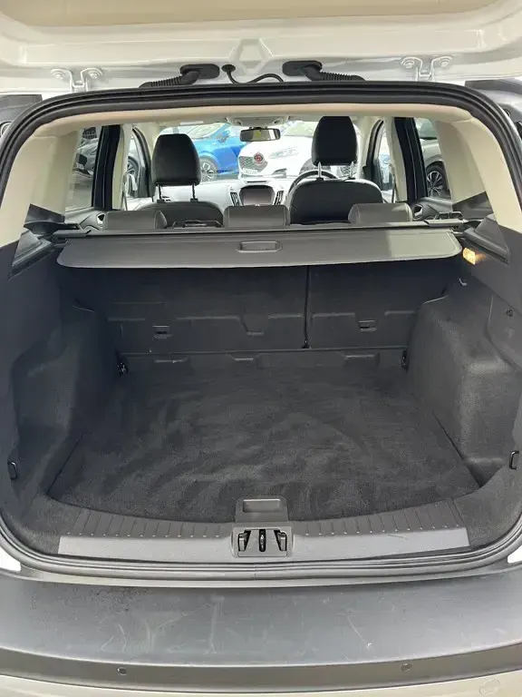 Used Ford Kuga Titanium 150 HP (110 kW) 2019 White SUV